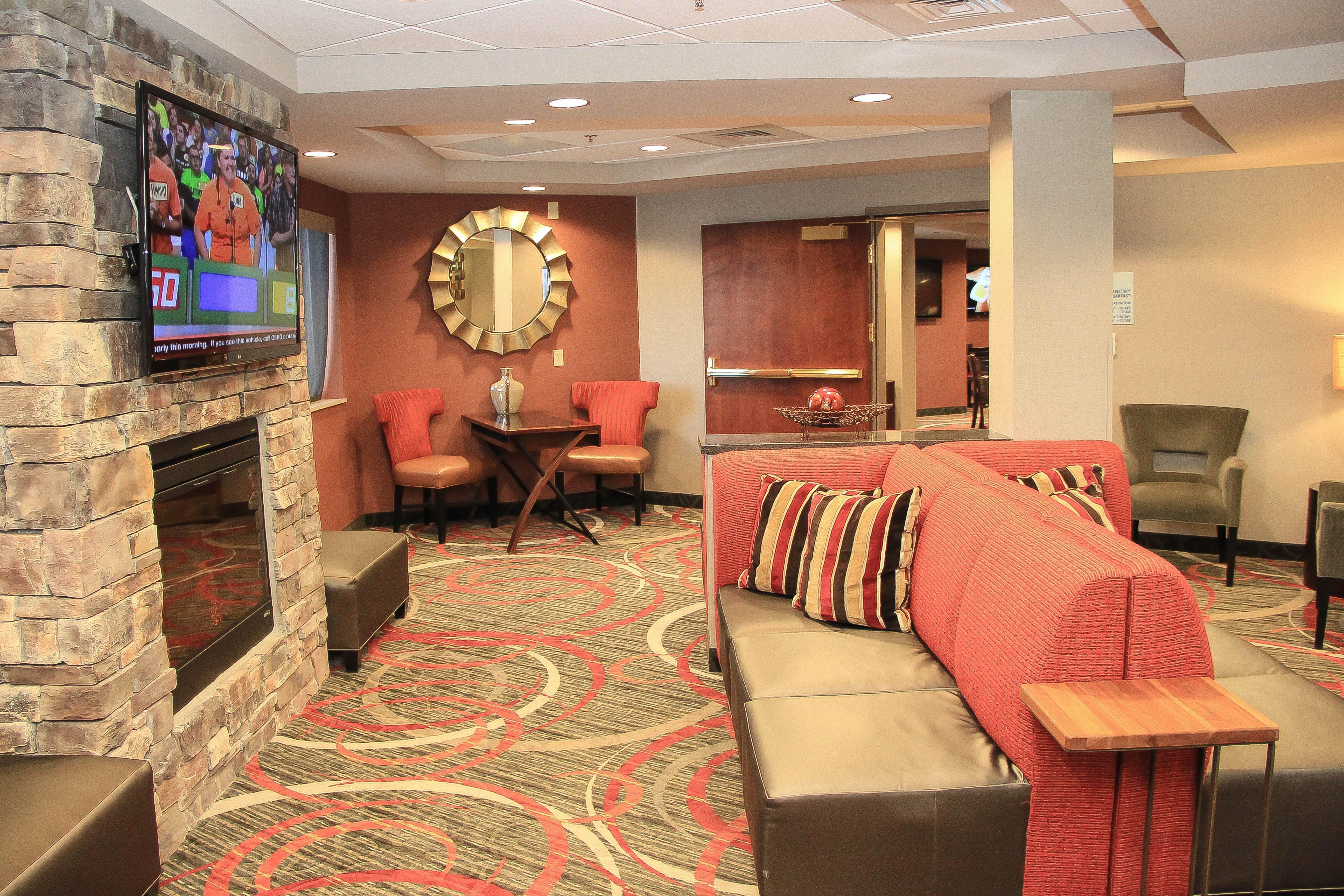 Hilton Garden Inn Colorado Springs Airport Exterior photo